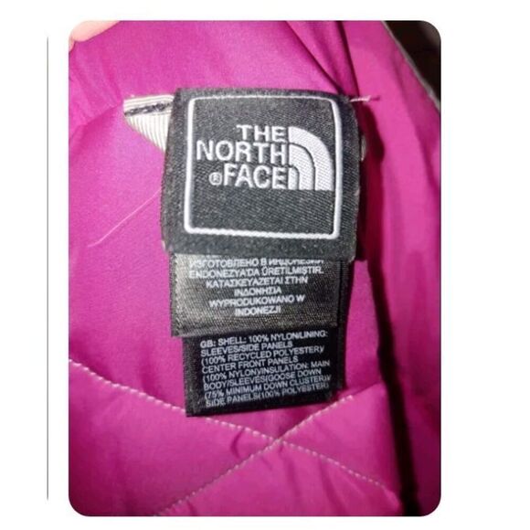 North Face Girls Size XL 18 Silver/Fuschia Lightweight Down Fill Puffer Jacket. - Picture 6 of 12